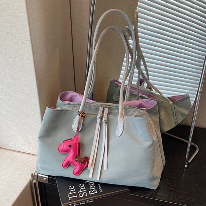 Elegant Tote Bag with Zipper and Practical Interior Pockets Bowlift