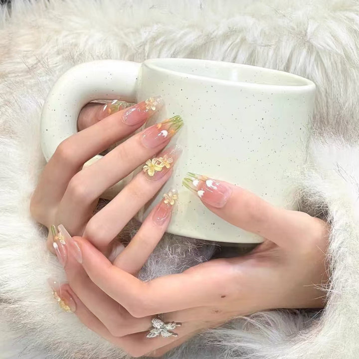 Artificial nails with floral patterns Bowlift