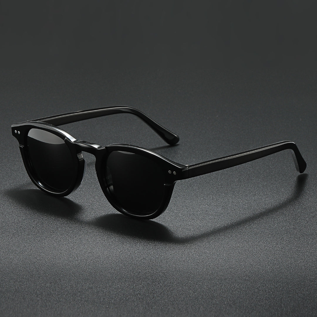 Women’s fashionable sunglasses in contemporary tortoiseshell design Bowlift