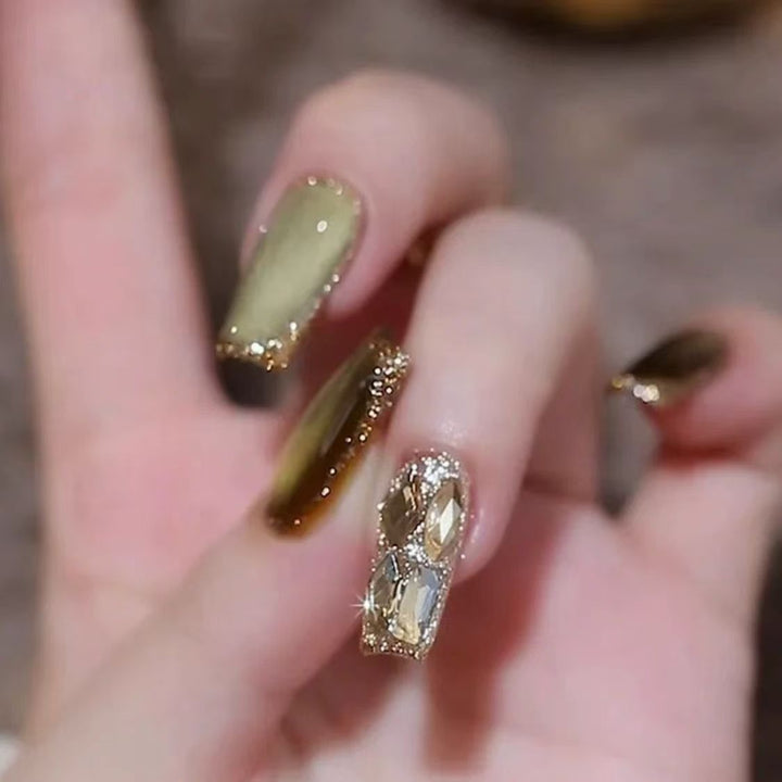 Glamorous Luxurious Press-On Nail Set Bowlift