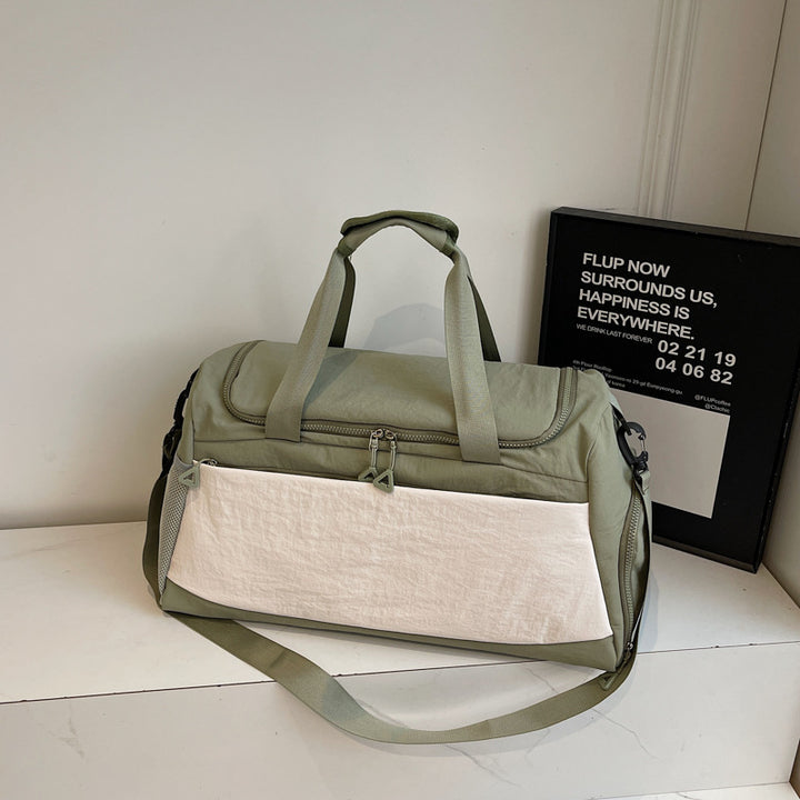 Sporty travel bag with multiple compartments Bowlift