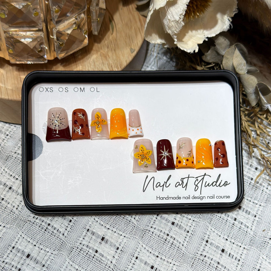 Handmade Floral Press-On Nail Set Bowlift