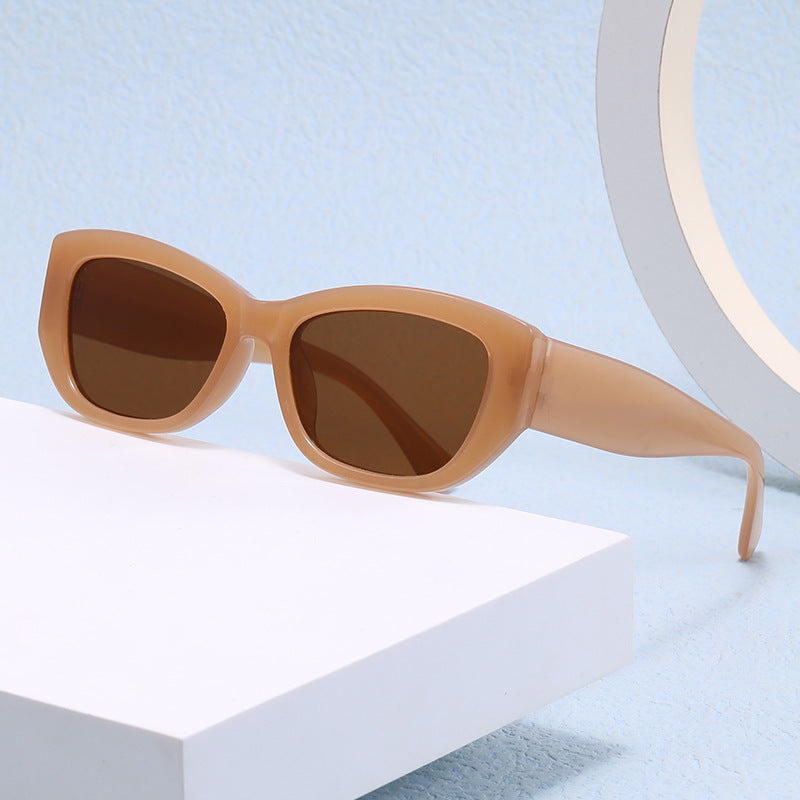 Women's fashionable Cat-Eye sunglasses made of sturdy plastic Bowlift