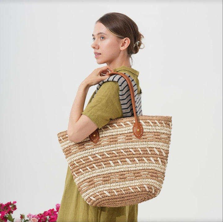 Beach bag made of braided natural material Bowlift