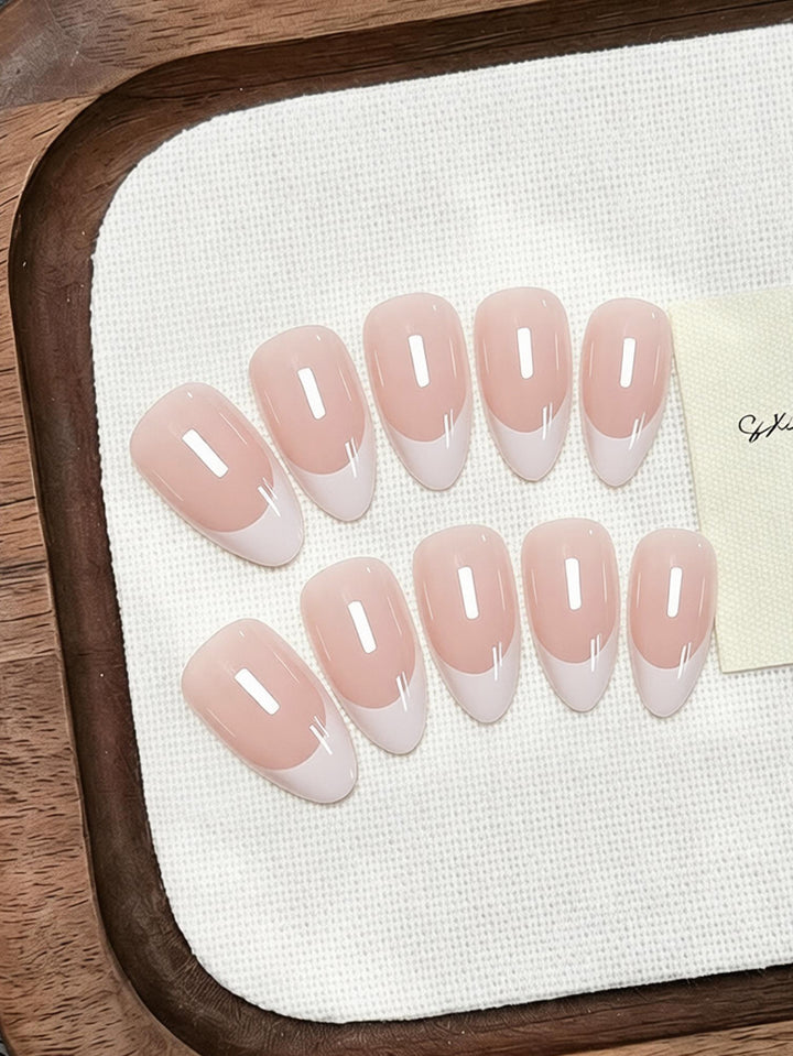 Elegant Artificial Nails with French Design Bowlift