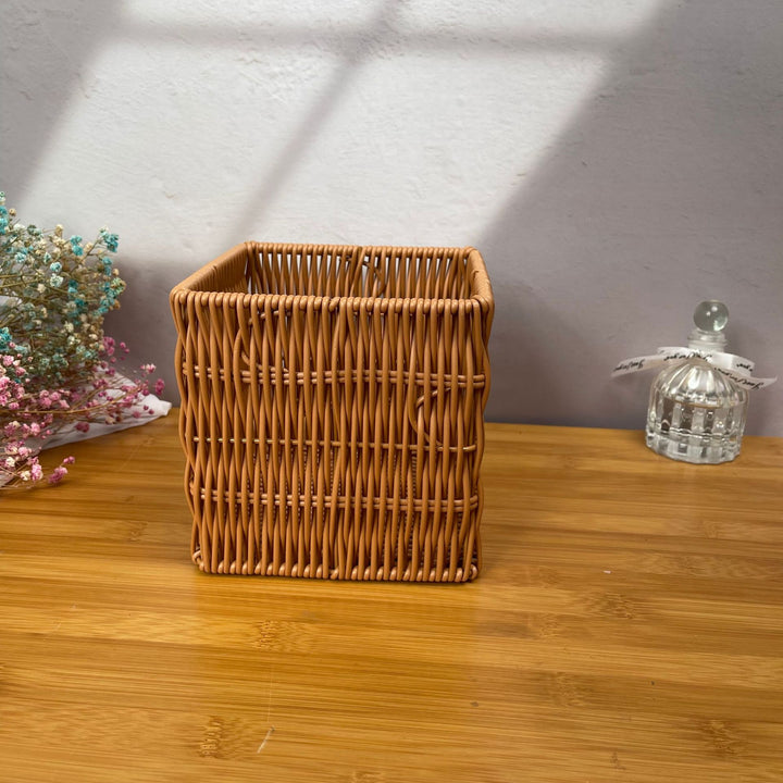 Women's stylish rattan container with pearl handle Bowlift