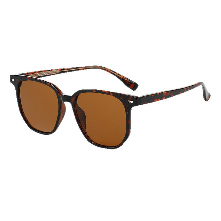 Ladies sunglasses in a modern square frame Bowlift