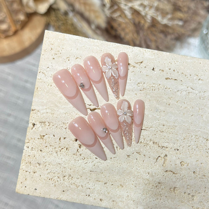 Elegant Stiletto Press-On Nail Art Set with Floral Accents Bowlift