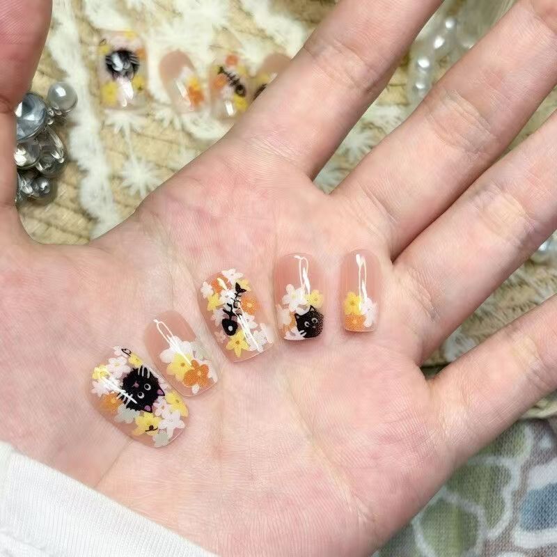 Artificial nails in playful cat flower design Bowlift