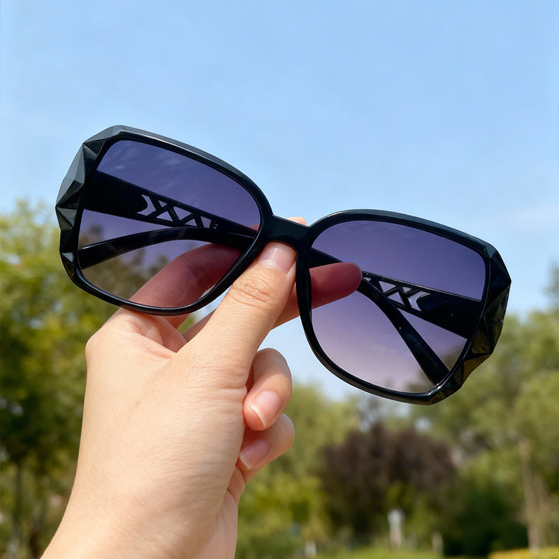 Fashionable Oversized Square Sunglasses Bowlift