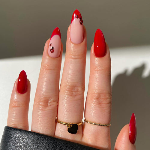 Glamorous artificial nails with jewel details Bowlift