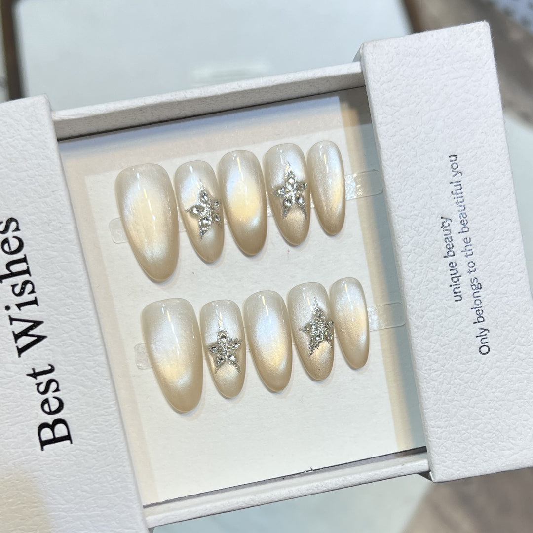 Star-Embellished Press-On Nail Art Set Bowlift