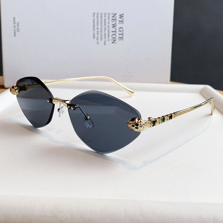 Women's Cat-Eye Sunglasses with Luxurious Jewelry Frame Bowlift