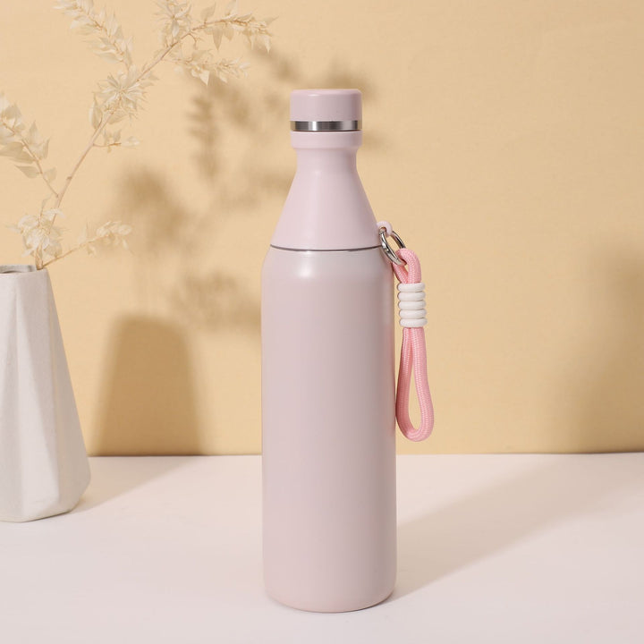 Women's insulated water bottle with practical carrying strap Bowlift