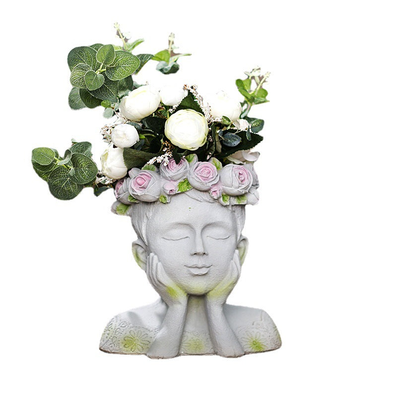 Decorative head with rosary Bowlift