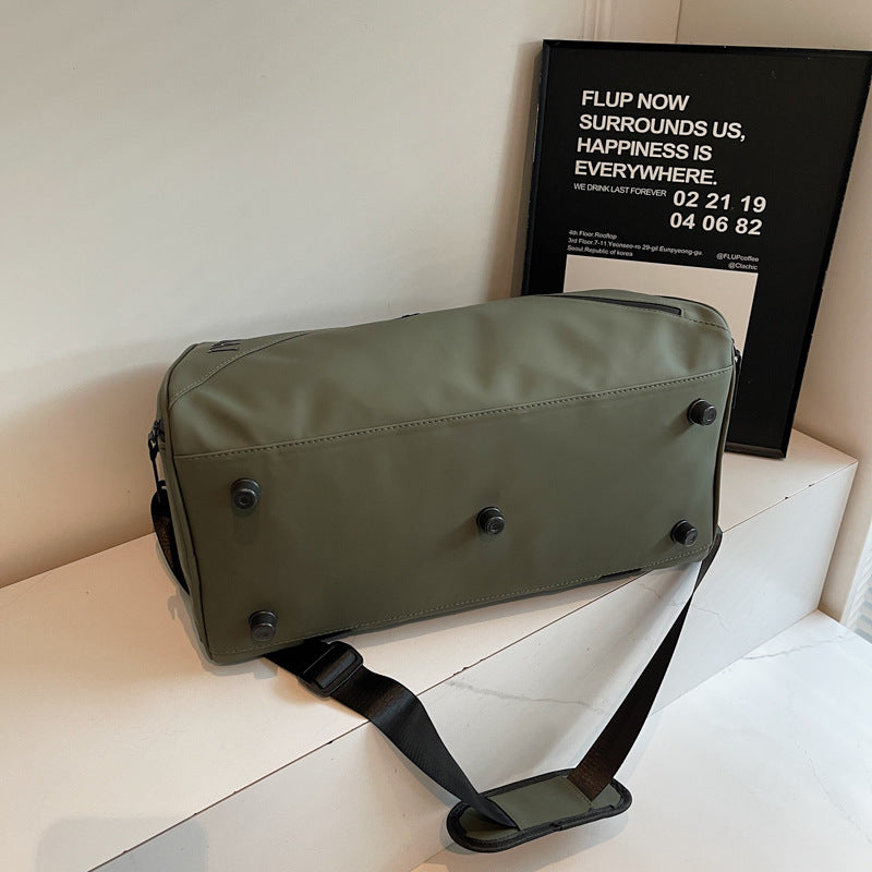Sporty and Versatile Fitness Bag Bowlift