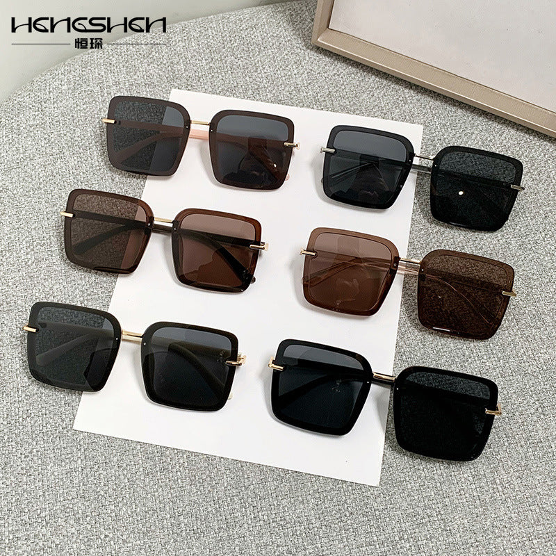 Women's trendy sunglasses in modern square design Bowlift