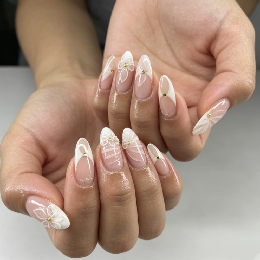 Artificial nails with elegant flower design and glitter accents Bowlift