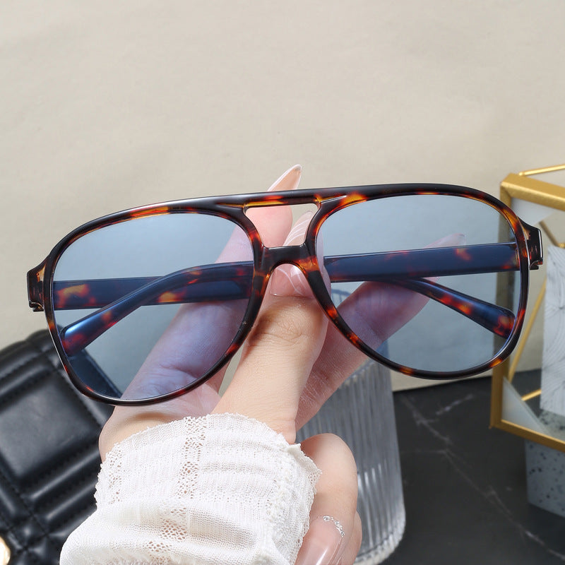Women’s Oversized Sunglasses with Sporty Design Bowlift