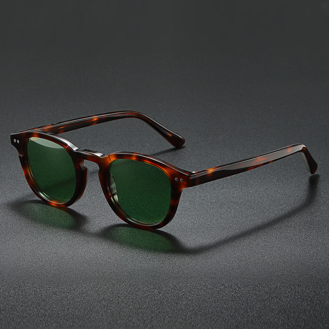 Women’s fashionable sunglasses in contemporary tortoiseshell design Bowlift