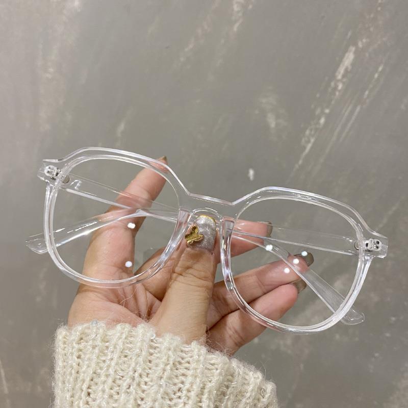 Fashionable Vintage Sunglasses with Wide Frame Bowlift