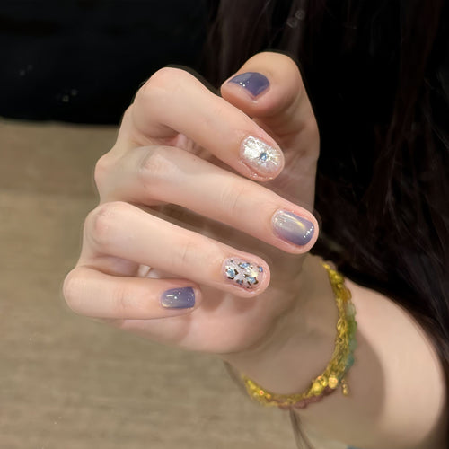 Glamorous artificial nails with elegant glitter elements Bowlift