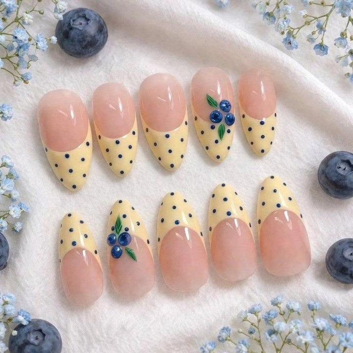 Decorative Press-On Nail Art Set Bowlift