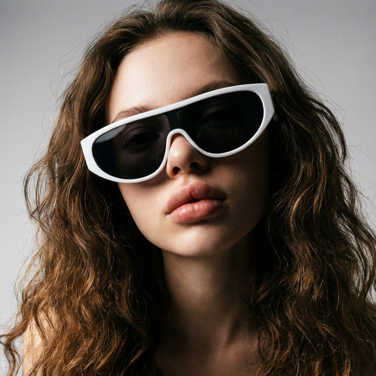 Ladies sporty sunglasses with custom-made frame Bowlift