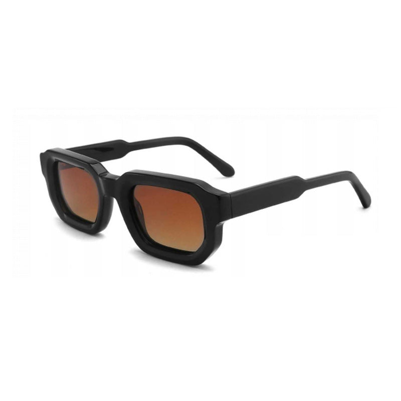 Women's sunglasses in a modern, square design with polarized lenses Bowlift