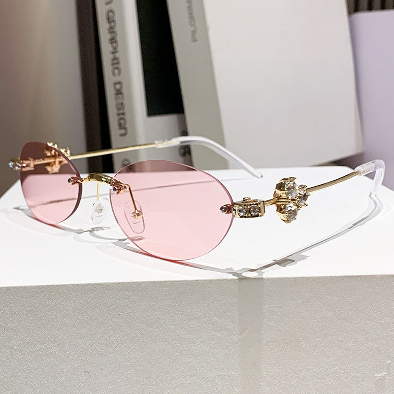 Ladies elegant sunglasses with geometric frame Bowlift