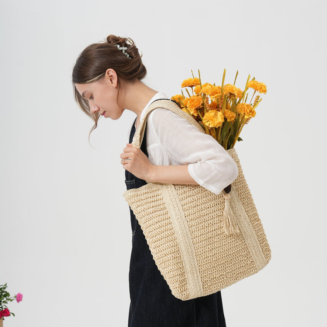 Elegant and Durable Beach Bag Bowlift
