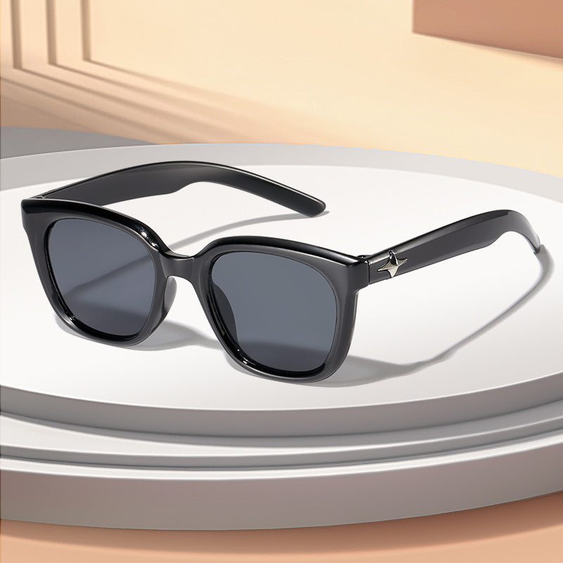 Fashionable Oversized Sunglasses Bowlift