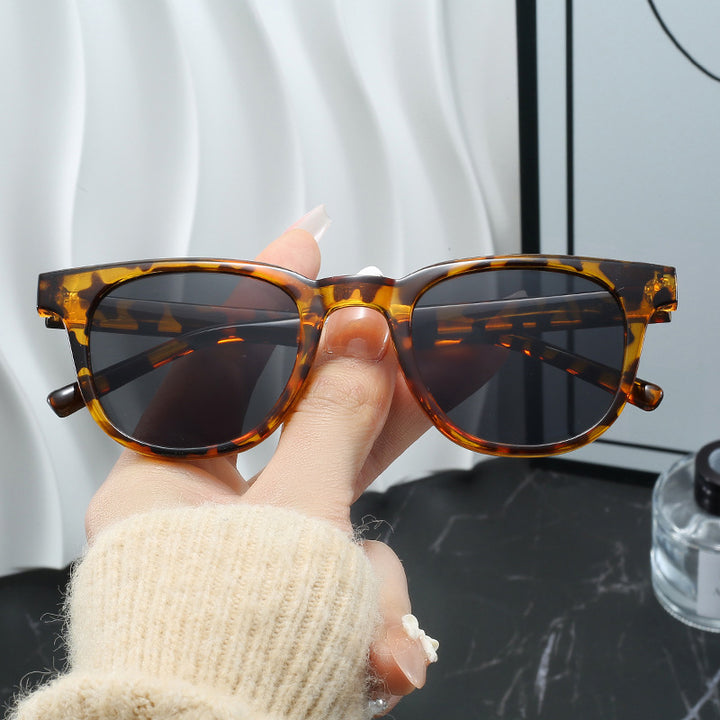 Women's fashionable cat-eye sunglasses with high-quality plastic frame Bowlift