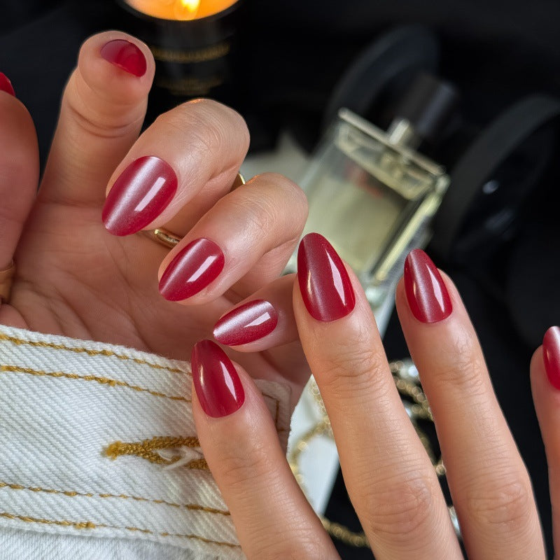 Elegant artificial nails with shimmering finish Bowlift