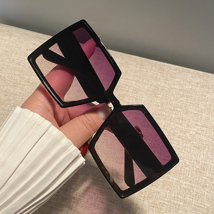 Women's square sunglasses with a sturdy frame and stylish design Bowlift