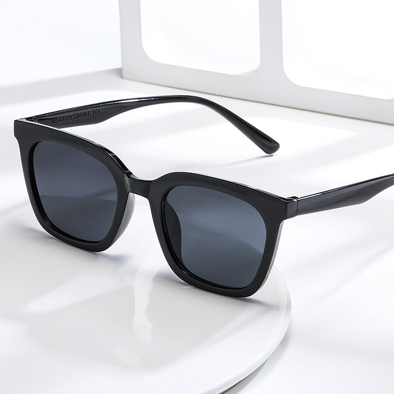 Ladies fashionable sunglasses in bold animal print Bowlift