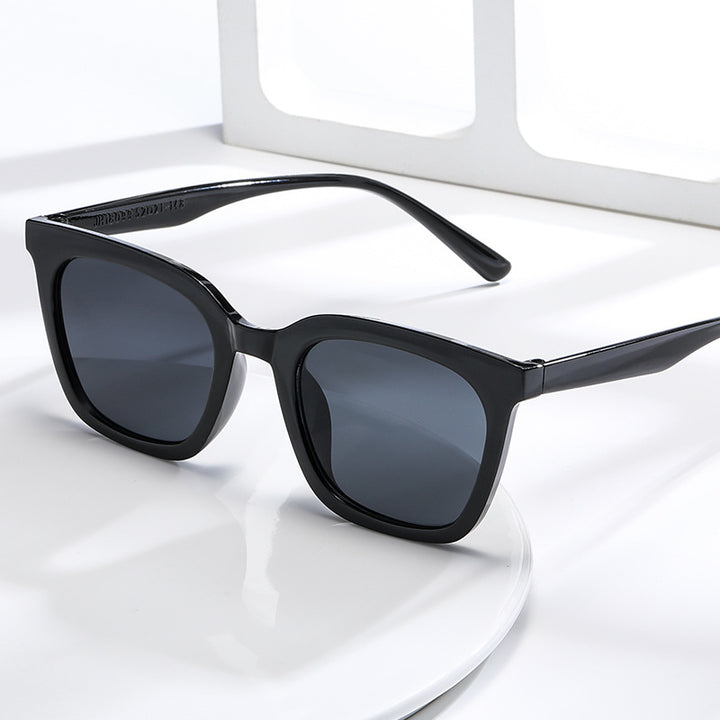 Ladies fashionable sunglasses in bold animal print Bowlift