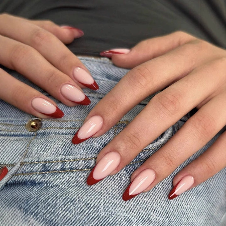 Artificial nail set with stylish pointed design and elegant color gradients Bowlift