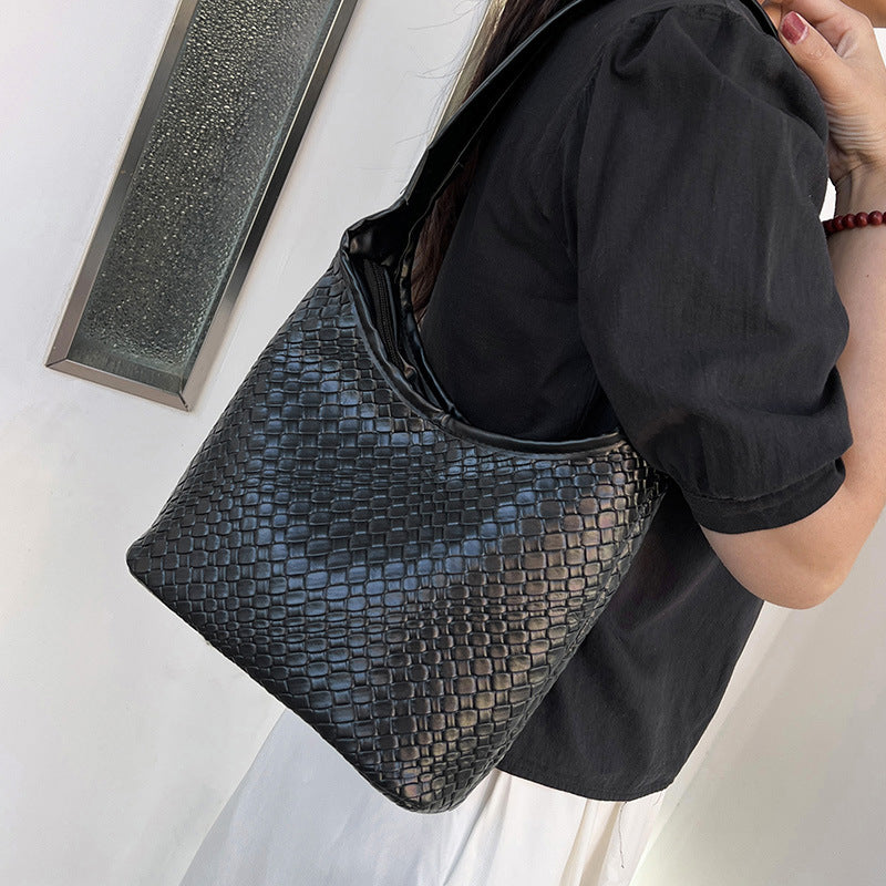 Textured Woven Hobo Bag Bowlift
