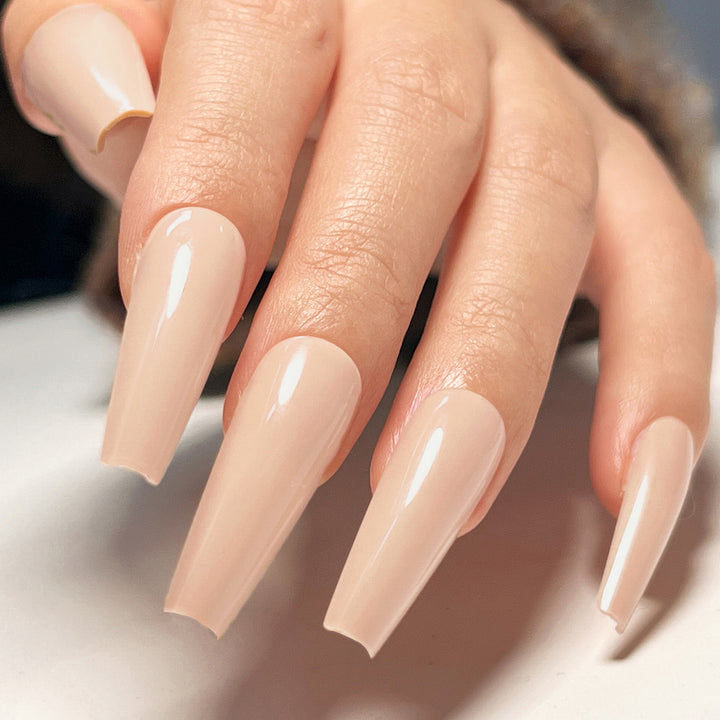 Artificial Nails in High Gloss Finish Bowlift