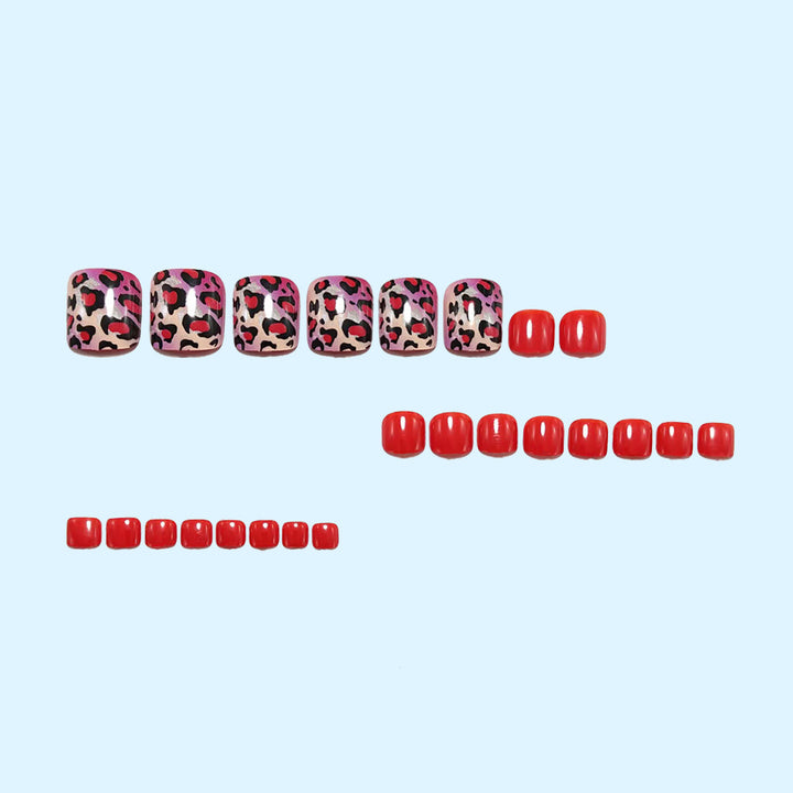 Nail art with modern leopard design Bowlift