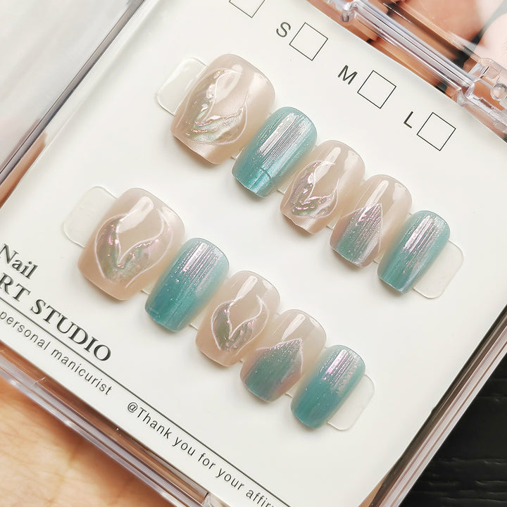 Glamorous artificial nails with holographic effect Bowlift