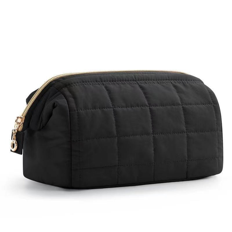 Padded cosmetic bag with elegant zipper Bowlift
