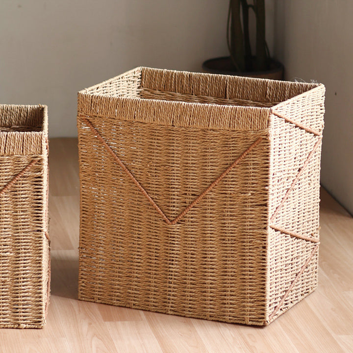 Storage basket made of braided rattan Bowlift