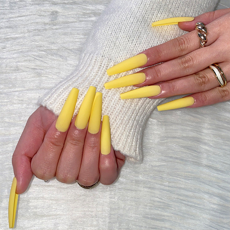 Artificial extensions in trendy stiletto style Bowlift