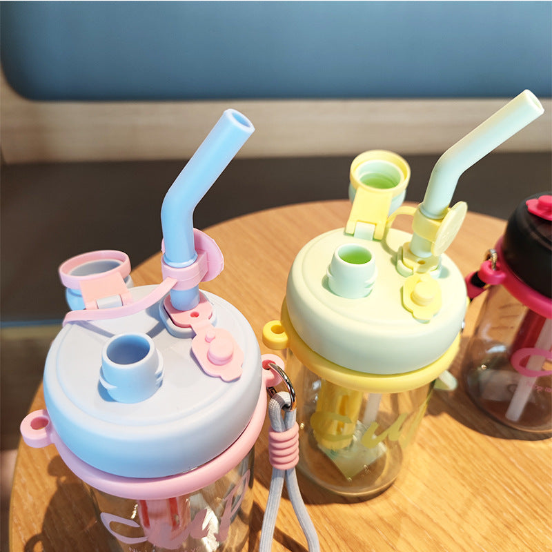 Women's drinking cup with safety lid and straw Bowlift