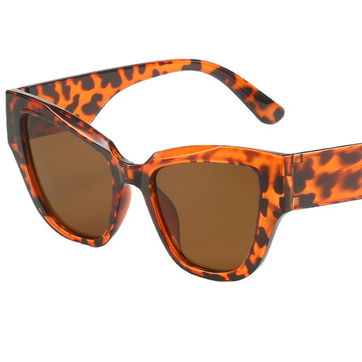 Women's Cat Eye Sunglasses with extravagant Leopard Print Bowlift