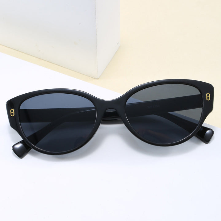 Ladies Cat-Eye Sunglasses with Modern Plastic Frame Bowlift