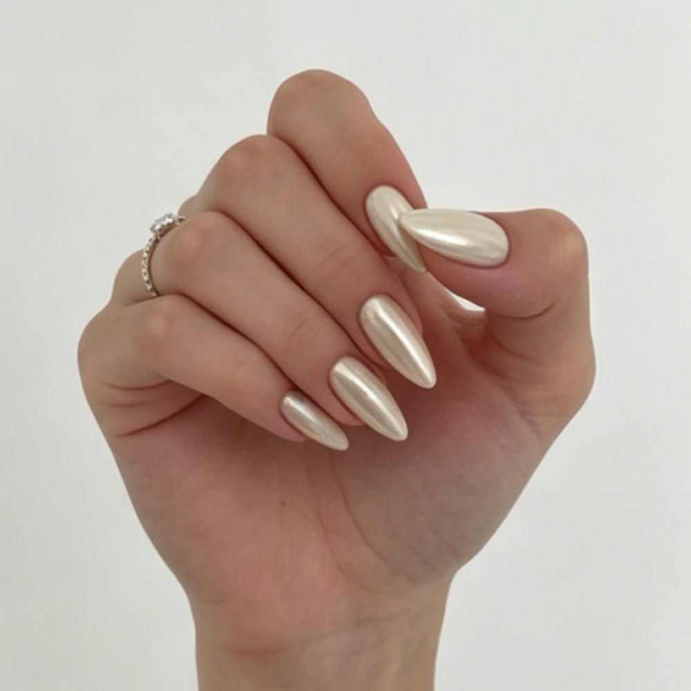 Trendy and Shiny Artificial Nails Bowlift