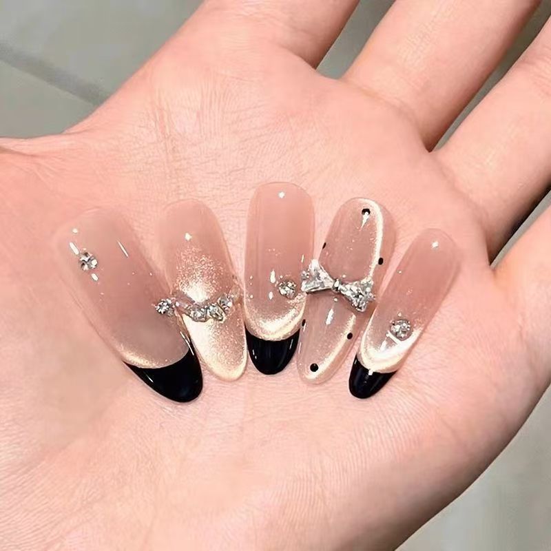 Glamorous Press-On Nail Art Bowlift